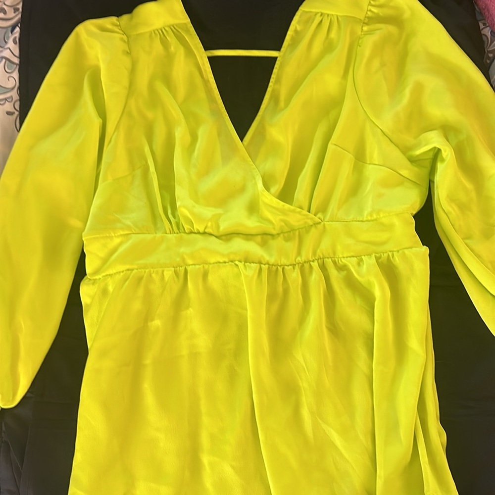 Neon/flourescent top made by torrid size 1 baby doll style, worn once - Picture 2 of 6
